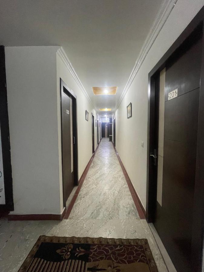 Blue Rose International, Family Hotel Agra  Εξωτερικό φωτογραφία
